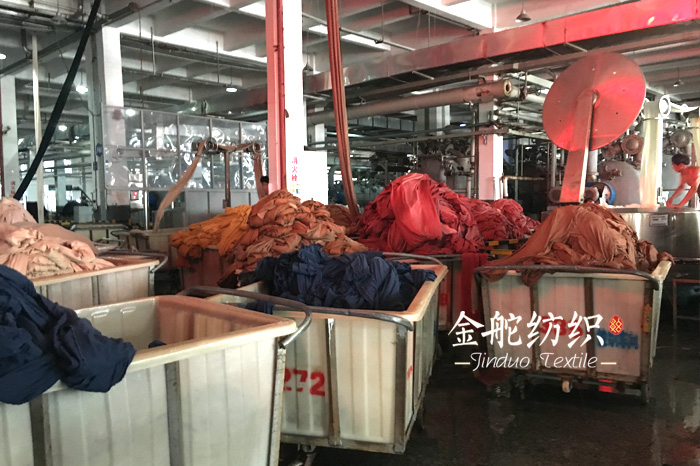 回望2018年紡織面料印染行業(yè)十大關鍵詞-麂皮絨染色車間